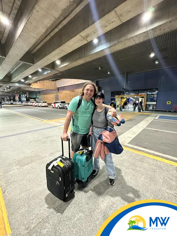 Casal recebido no Aeroporto do Recife