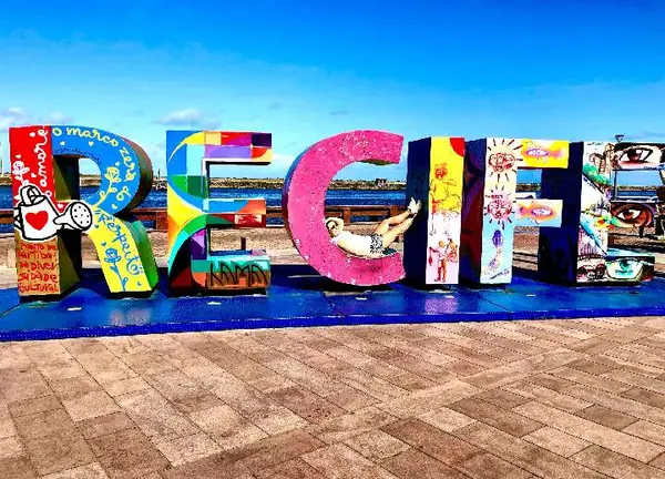 Letreiro colorido de Recife