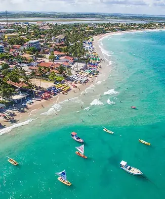 Porto de Galinhas, praia com jangadas e piscinas naturais